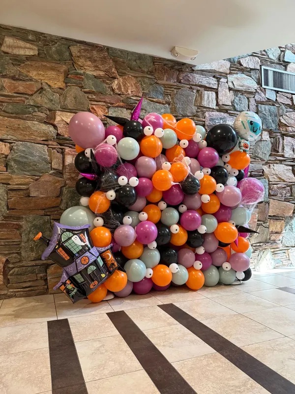 Balloon wall by AZ Party Mart