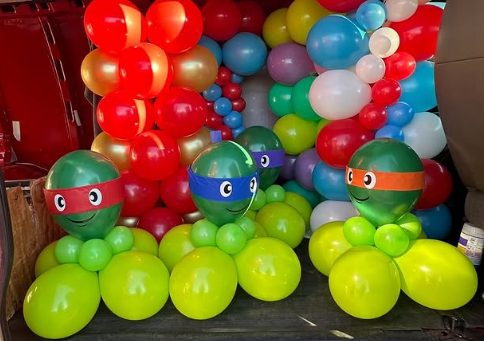 Ninja Turtle table balloon feature by AZ Party Mart