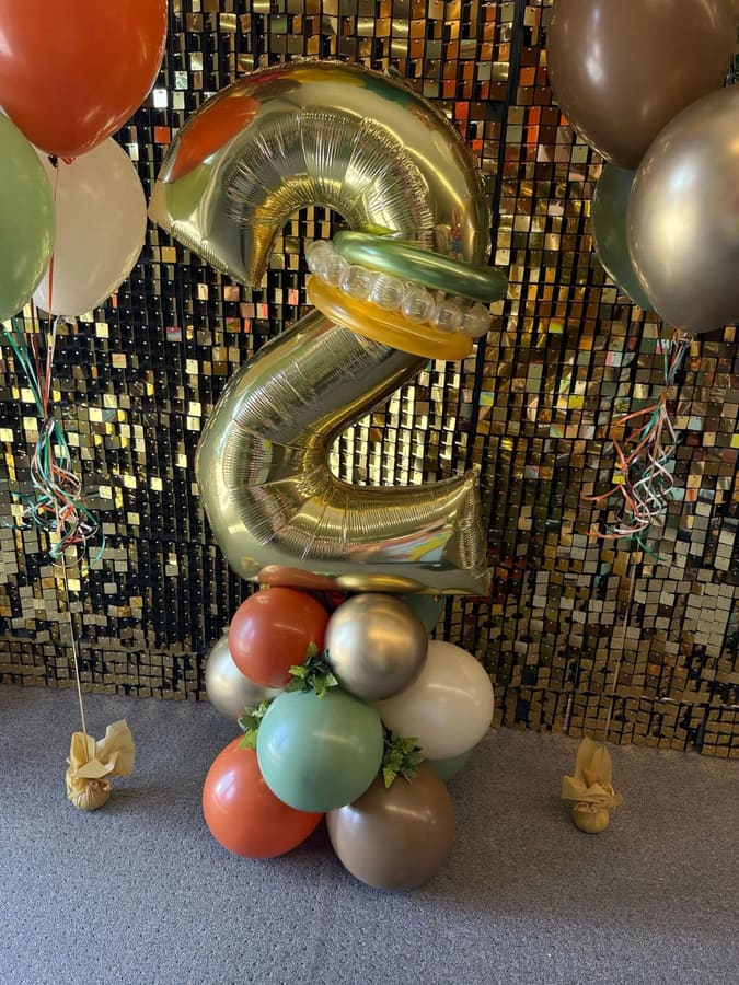 Balloon floor feature by AZ Party Mart