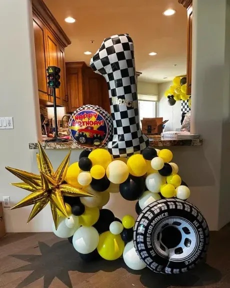 Balloon floor feature by AZ Party Mart