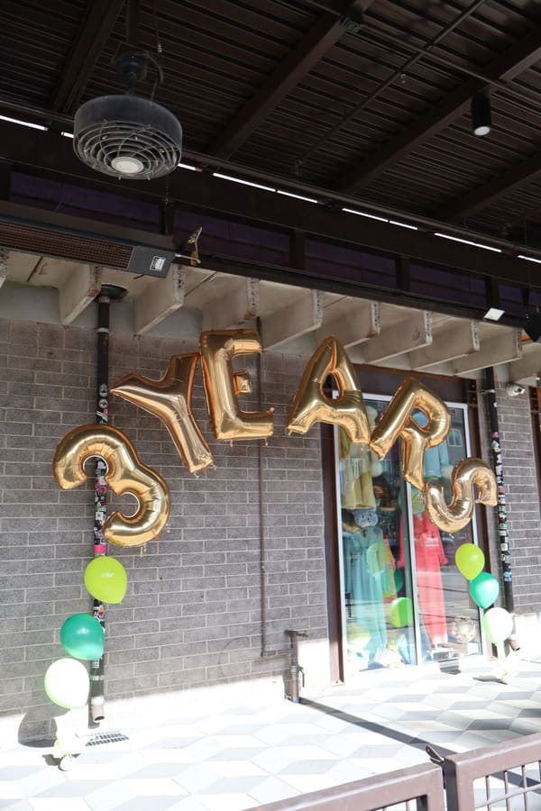 40-inch Megaloon number and letter balloons by AZ Party Mart